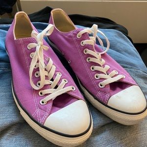 Mens size 10 Converse low top Orchid purple.